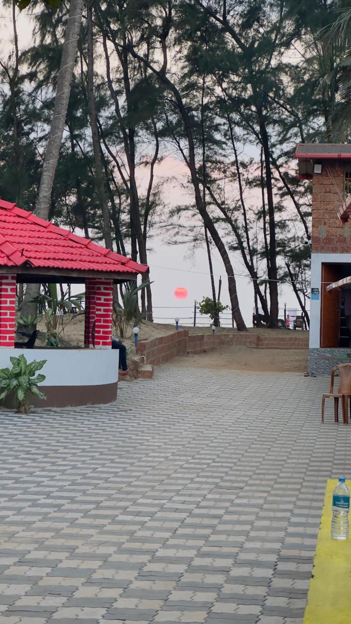 White Sand Beach Stay Resort Kumta Eksteriør billede