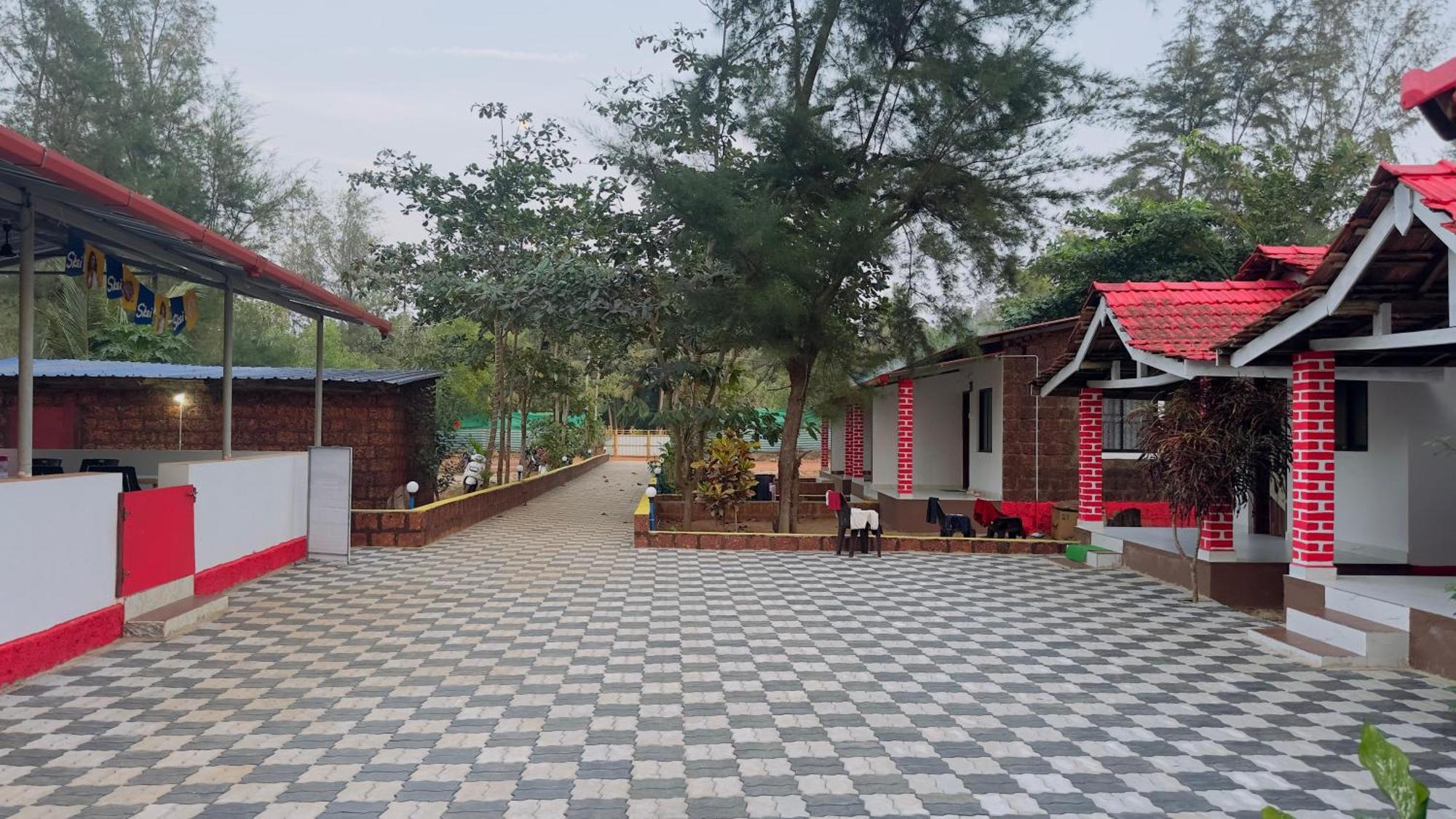 White Sand Beach Stay Resort Kumta Eksteriør billede