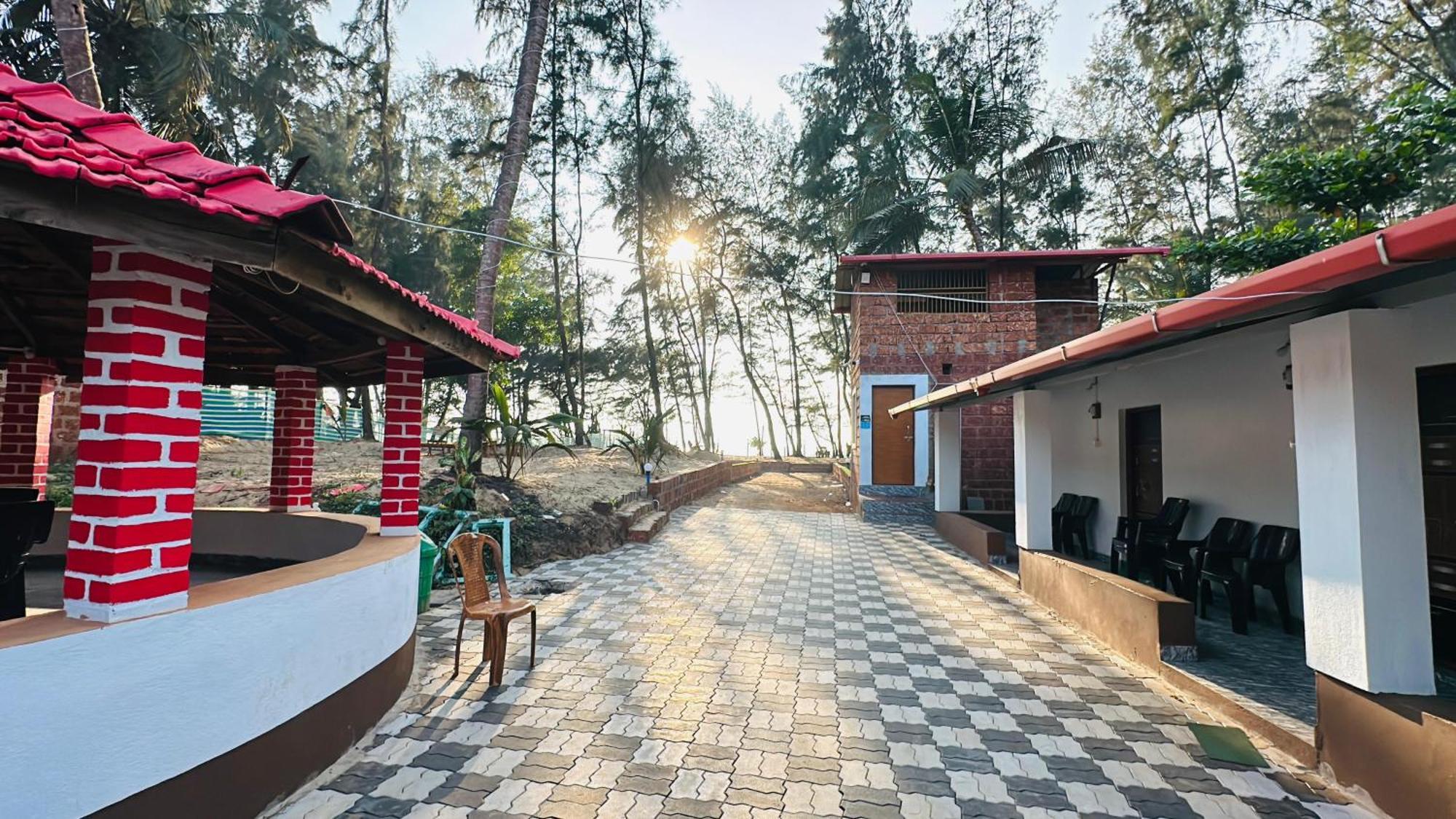 White Sand Beach Stay Resort Kumta Eksteriør billede